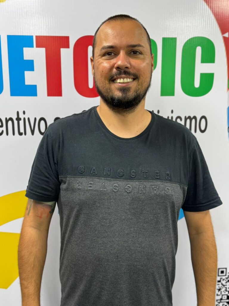6 Thiago - Educador - Proj. Contra Turno